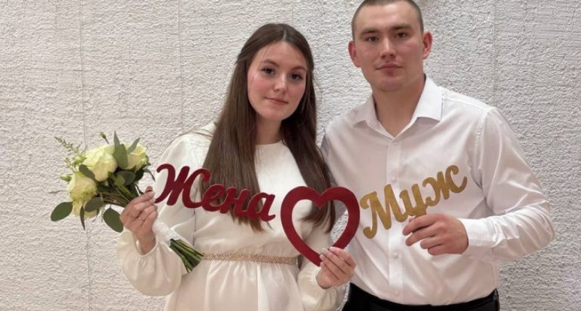 В День семьи любви и верности глазовские молодожены пошли по стопам родителей