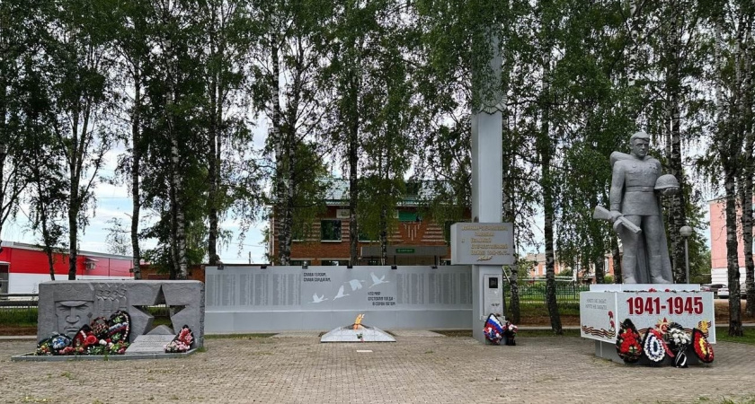 В селе Юкаменское благоустроили мемориальный сквер