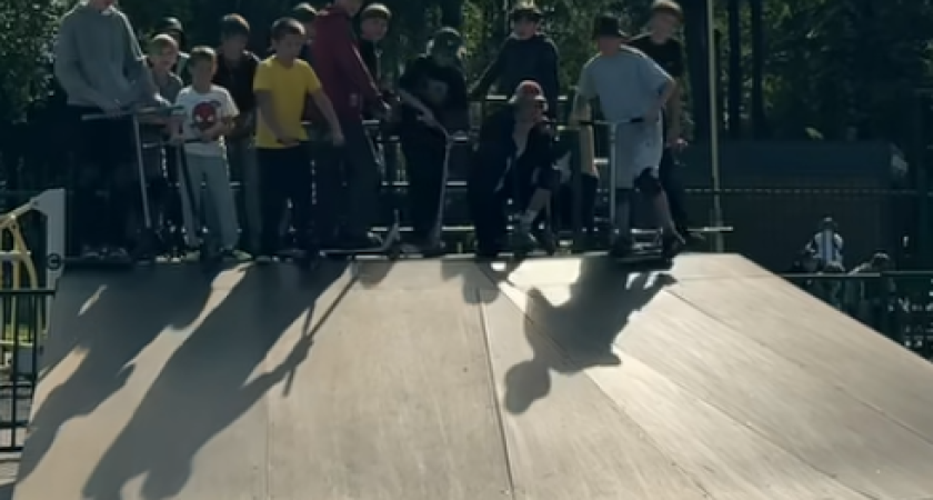 На скейт-площадке парка Водяновой в Глазове обновили оборудование