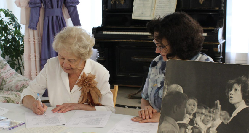 Более 60 ценных экспонатов передала в Глазовский краеведческий музей Заслуженный работник культуры РФ, преподаватель Детской школы искусств №3 «Глазовчанка» Тамара Алексеевна Свиткова