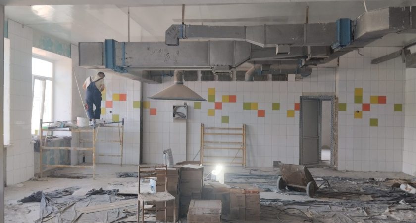 В Пудемской школе активно продолжается капитальный ремонт