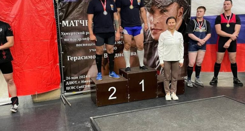 Глазовчанин Антон Корчагин одержал победу в республиканском Чемпионате по пауэрлифтингу