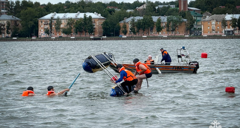 Соревнования по водно-спасательному многоборью прошли в Удмуртии