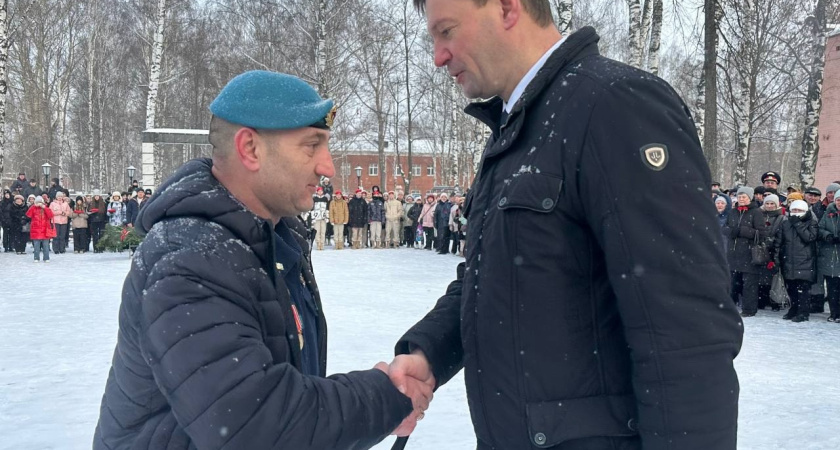 День ВДВ и 95-ю годовщину образования Воздушно-десантных войск (0+) отметят сегодня глазовские десантники