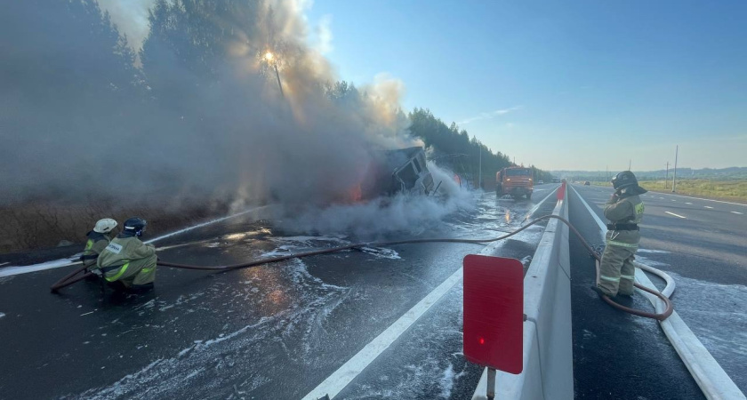 Водитель большегруза погиб в дорожной аварии в Удмуртии