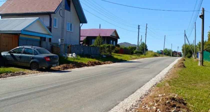 В деревнях Азамай и Чура Глазовского района заасфальтировали небольшую часть дороги