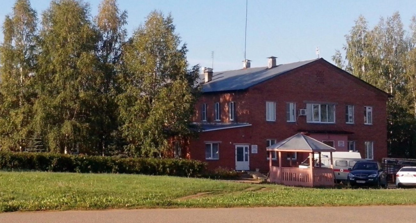 Игринскую больницу закрыли на 10 дней за плесень в палатах