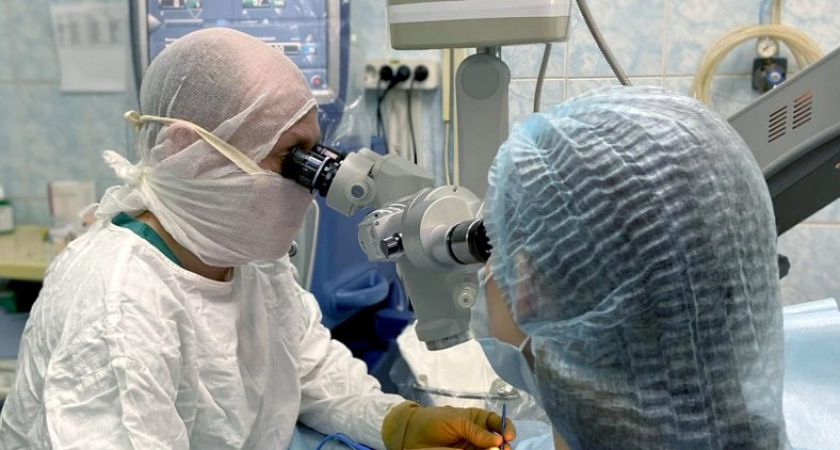 Жителю Удмуртии извлекли осколок из глаза