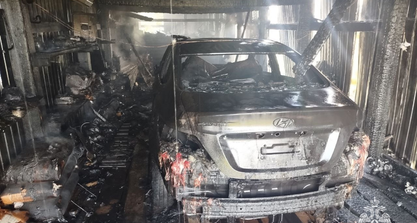 Житель Удмуртии хотел зарядить аккумулятор - сжег гараж, авто и баню