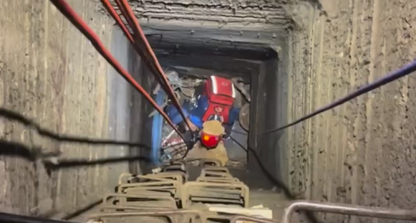 Женщина упала в заброшенную вентиляционную шахту в Ижевске