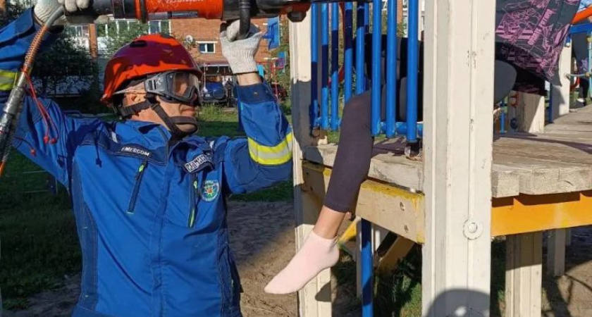 В Удмуртии девятилетний ребенок застрял на горке