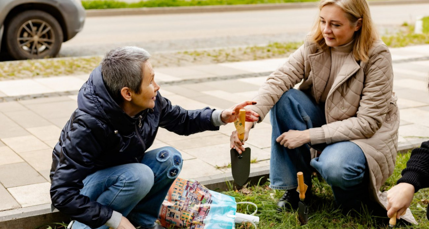В Глазове прошла акция по посадке тюльпанов (0+)