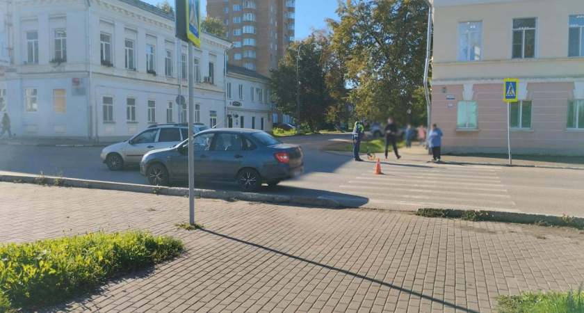 На женщину-пешехода в Глазове наехал автомобиль на площади Свободы