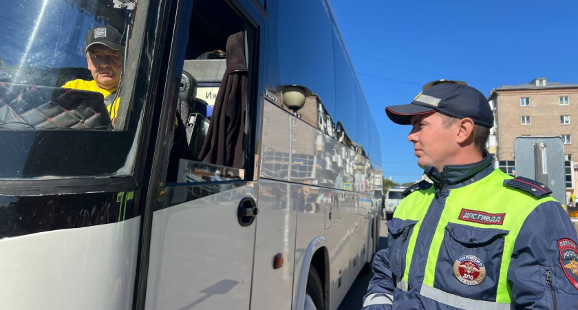 Госавтоинспекторы Удмуртии взяли на особый контроль водителей автобусов