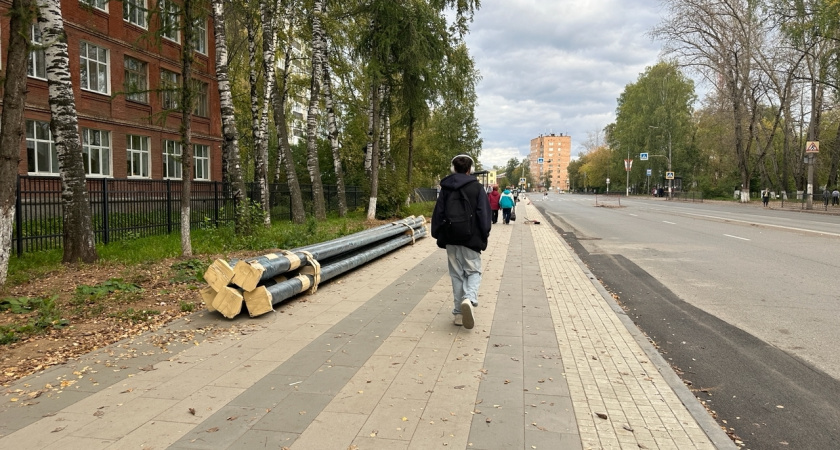 В Глазове на улице Кирова между Короленко и Ленина смонтируют новые опоры освещения