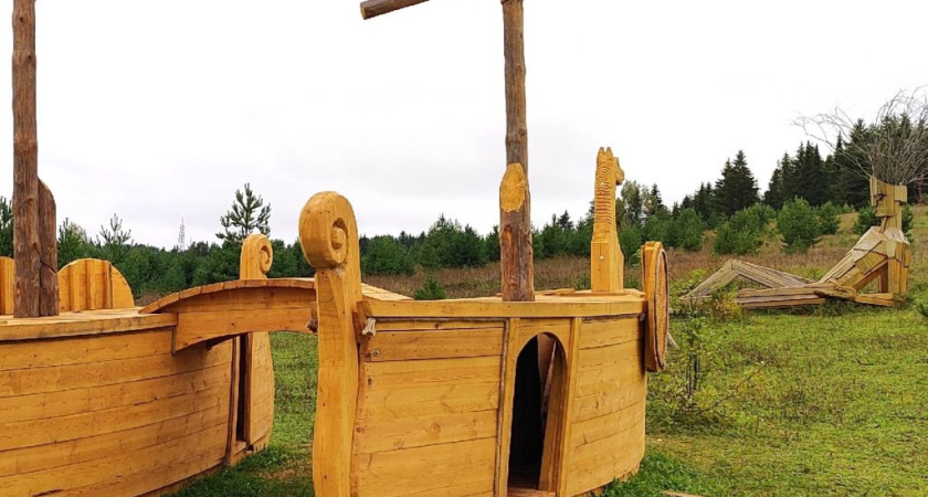 В историко-культурном парке «ДондыДор» ведутся завершающие работы по благоустройству территорий, монтажу экспозиций и оформлению интерактивных зон.