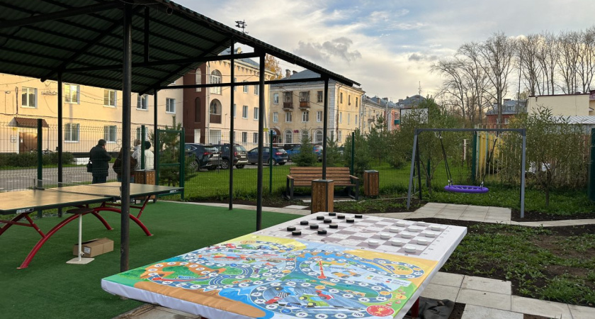 Один из дворов "старого" района Глазова преобразился 