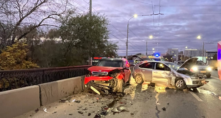 Две женщины пострадали в ДТП на мосту в Ижевске