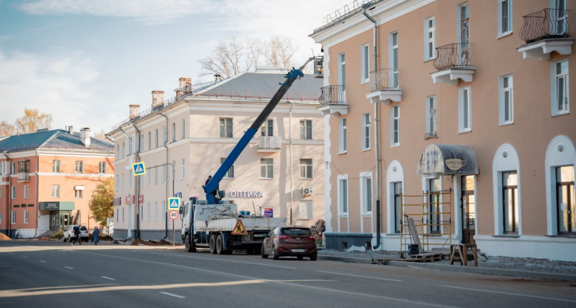 В Глазове завершается ремонт фасадов домов на улице Кирова