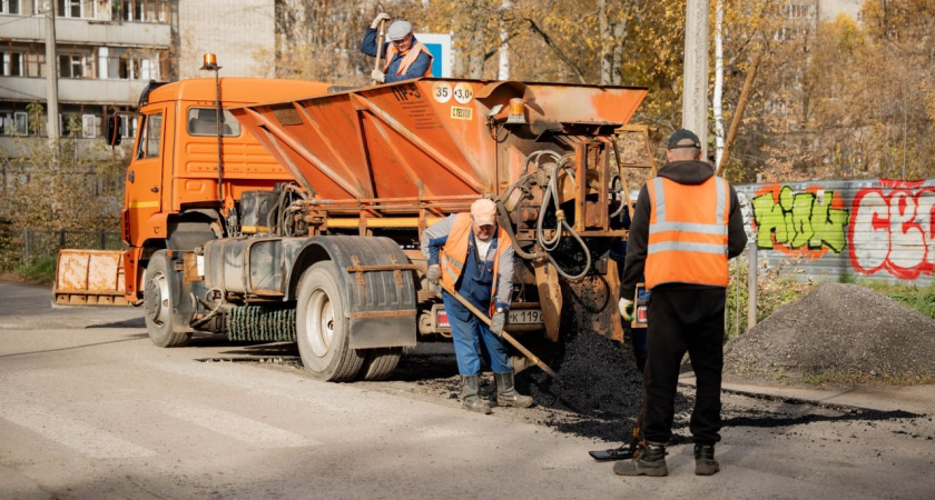 Осенью еще на нескольких дорогах Глазова пройдет ямочный ремонт