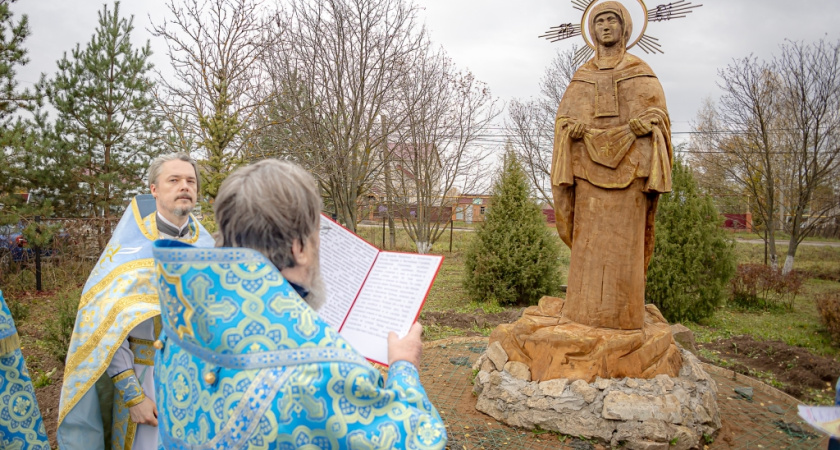 В Удмуртии появилась деревянная скульптура Богородицы