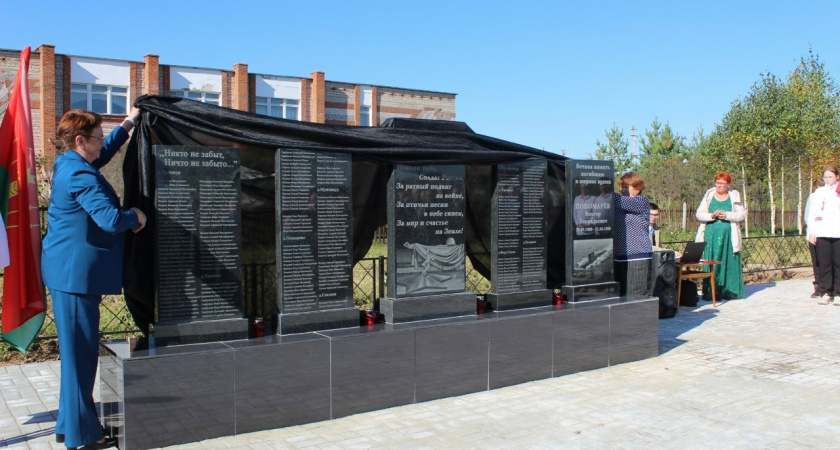 В Глазовском районе обустроили памятники к 80-летию Победы