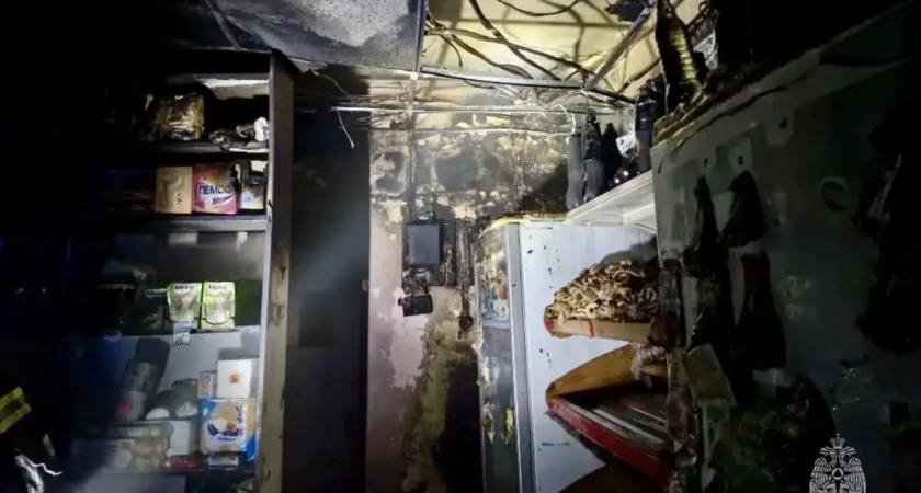 За минувшие сутки сразу в двух торговых объектах Глазова произошли пожары