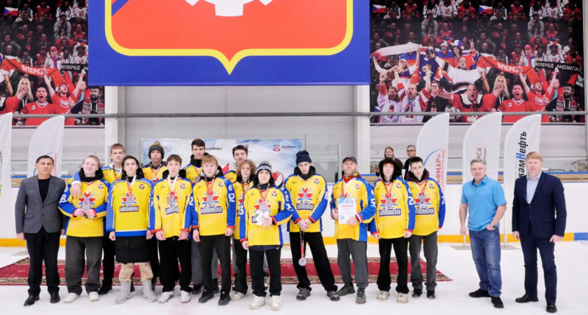 Юные хоккеисты из Глазова завоевали серебро турнира кубка имени Калашникова