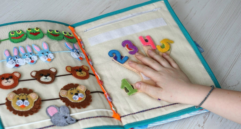 «Серебряные» волонтеры Глазова могут принять участие в республиканском фестивале «Тактильные истории от доброго сердца» (0+)