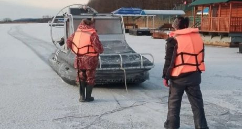 Трое рыбаков на Каме не смогли самостоятельно выбраться на берег