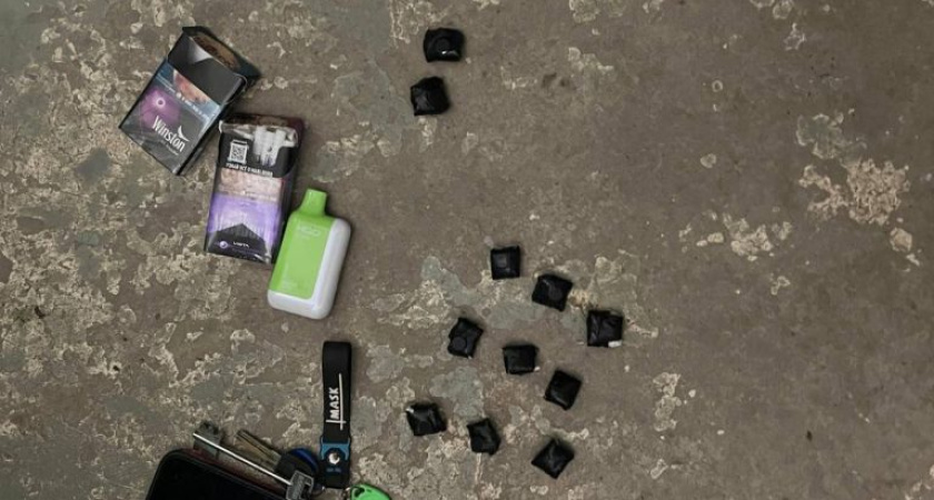 12 свертков с синтетическими наркотиками изъяли в Ижевске