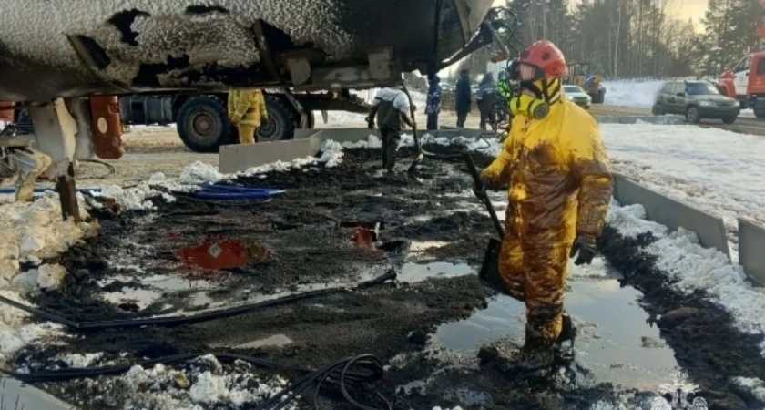 После аварии нефтевоза в Удмуртии вывезли 140 тонн загрязнённых отходов