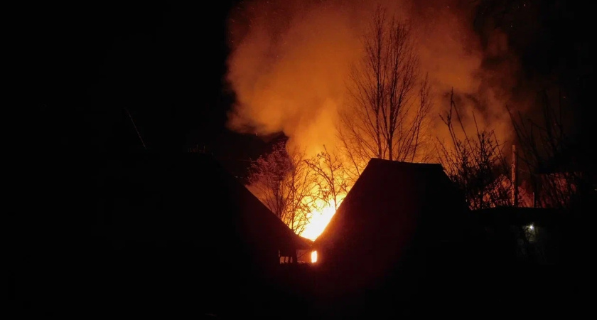 За сутки в Удмуртии пожарные восемь раз выезжали на тушение возгораний