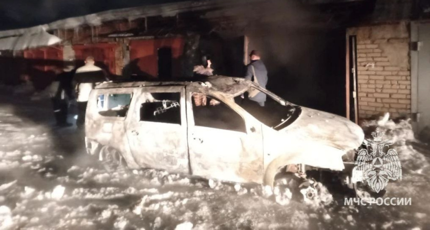 Неосторожность при проведении сварочных работ привела к пожару в гараже в Глазове