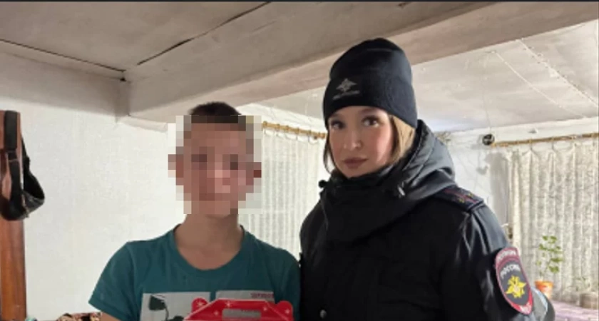 Акция "Полицейский Дед Мороз" прошла в Глазовском районе