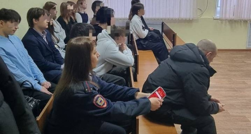 Подростки Удмуртии увидели “Реалии закона” на судебном процессе о наркотиках