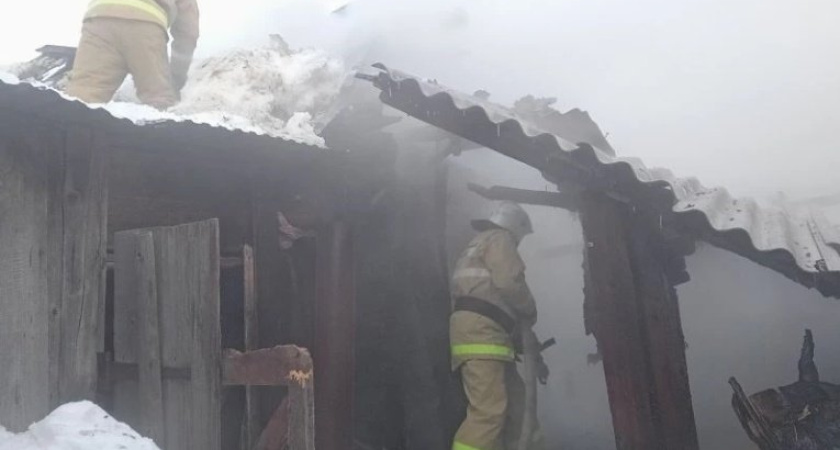 Зарядка аккумулятора в гараже привела к пожару в Удмуртии