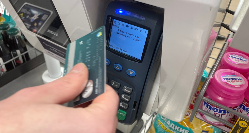 В Удмуртии задержали 19-летнюю девушку по делу о передаче банковской карты