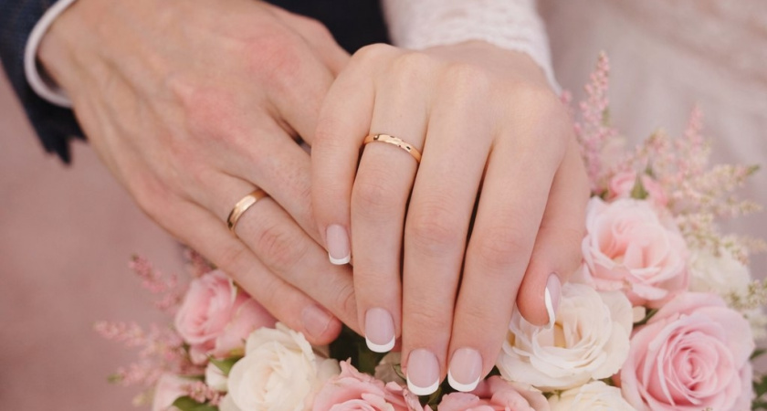 Глазовчанам разъяснили порядок бракосочетания во время восстановления строения ЗАГСа