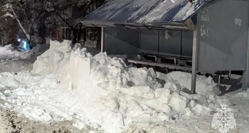 В Удмуртии подрядчику грозит штраф за обрушение навеса на остановке