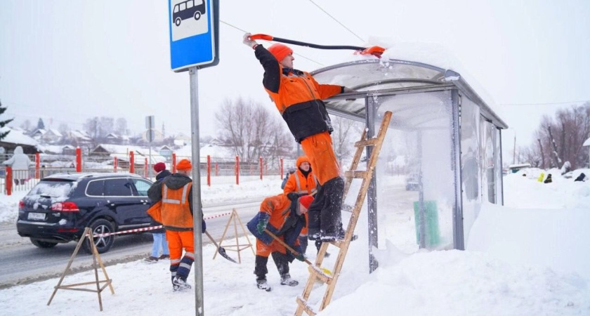 В Удмуртии теперь защищают остановки от падения снега с крыш