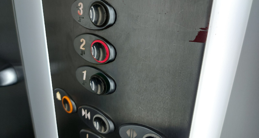 В Удмуртии определили подрядчиков для замены лифтов в 2026 году