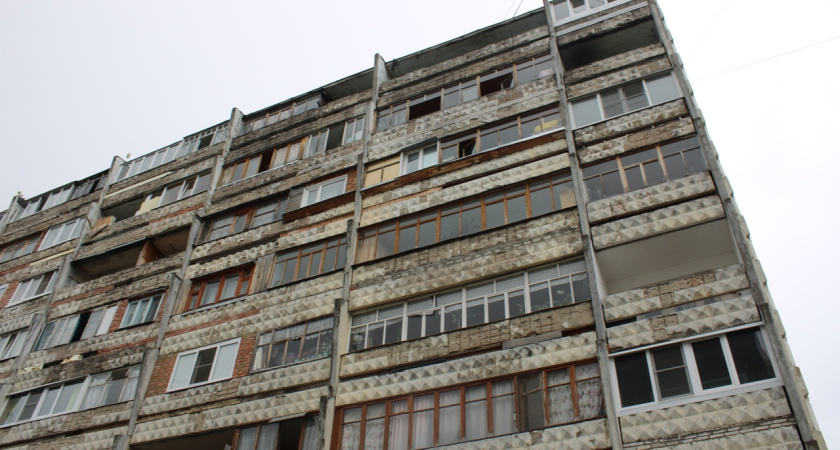 В Удмуртии в 2026 году более 500 человек переселят из аварийного жилья