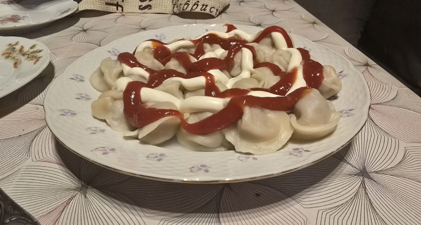 Не укроп и не лаврушка: что добавить в воду при варке пельменей – получается в разы вкуснее, чем в ресторане