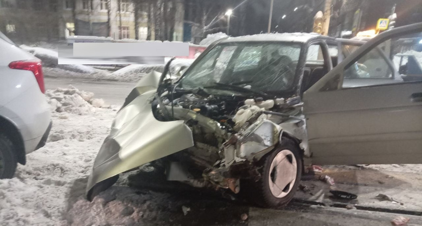 В Удмуртии нетрезвый водитель с просроченными правами устроил ДТП на перекрестке