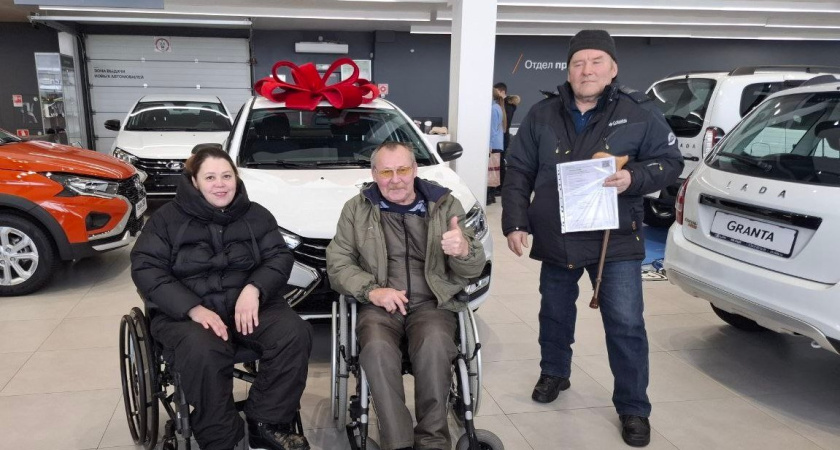 В Удмуртии троим пострадавшим на производстве вручили ключи от "Лад" с ручным управлением