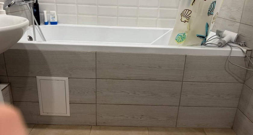 Плиточный пол в ванной больше не в моде: этот материал теперь выбирают опытные мастера -  дешевле, теплее и проще в укладке