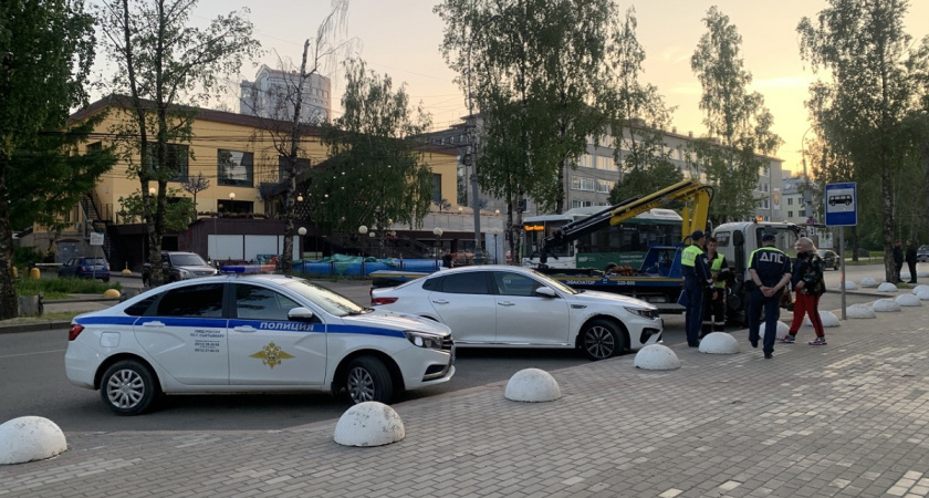 Вышел из машины, иду пешком — догоняет инспектор ГИБДД и требует предъявить документы: что делать в такой ситуации