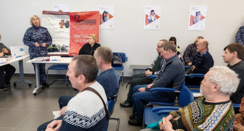 Росгвардейцы Удмуртии рассказали о службе и соцгарантиях на ярмарке вакансий ко Дню защитника Отечества