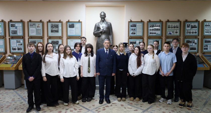 В Удмуртии полицейские провели для учащихся Урок мужества накануне 23 Февраля